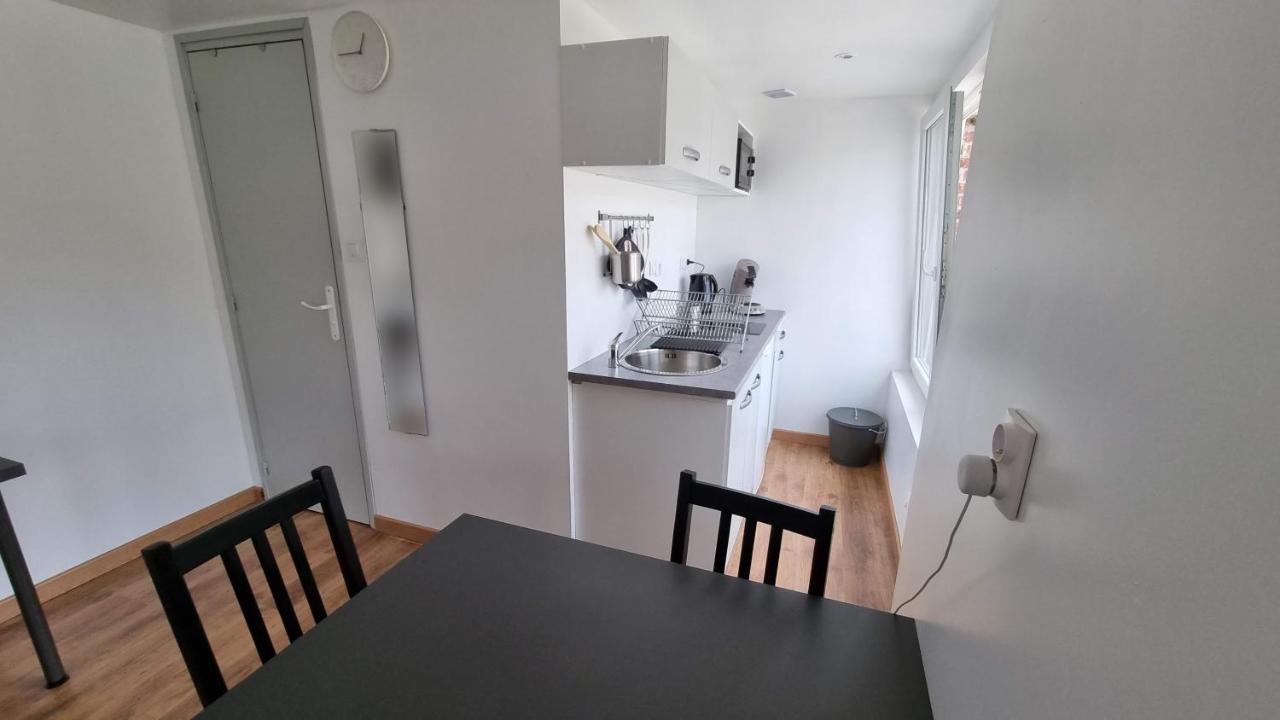 Studio En Rez-De-Chaussee - Le Petit Chateau Avesnois - Tv - Wifi - Logement Entier Avesnes-sur-Helpe Extérieur photo