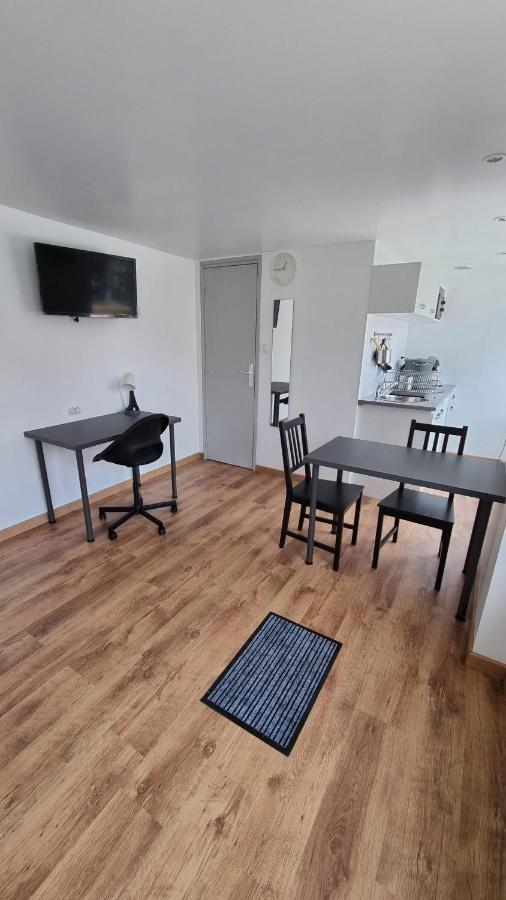 Studio En Rez-De-Chaussee - Le Petit Chateau Avesnois - Tv - Wifi - Logement Entier Avesnes-sur-Helpe Extérieur photo