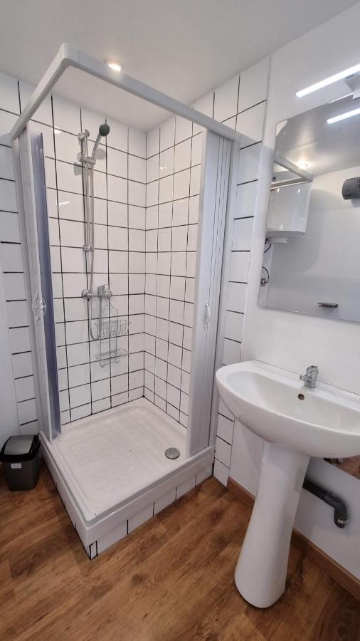Studio En Rez-De-Chaussee - Le Petit Chateau Avesnois - Tv - Wifi - Logement Entier Avesnes-sur-Helpe Extérieur photo