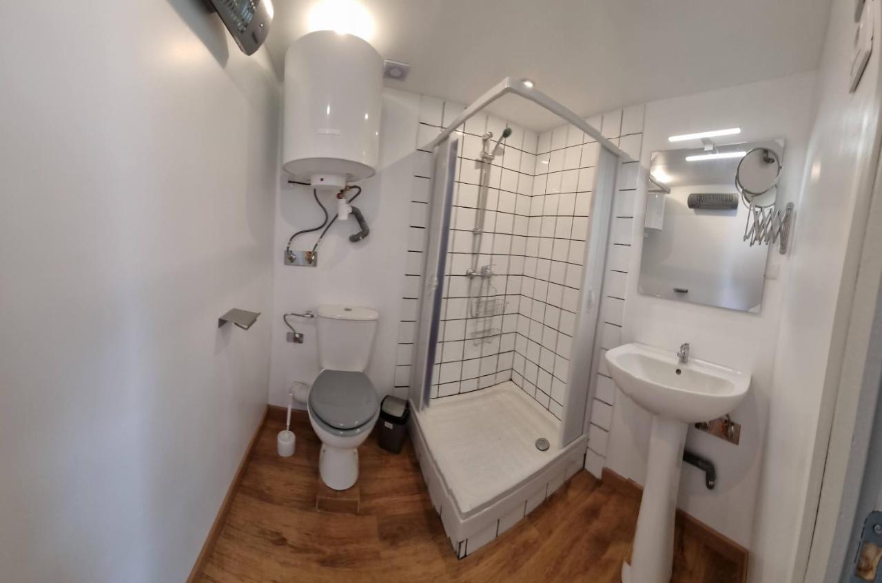 Studio En Rez-De-Chaussee - Le Petit Chateau Avesnois - Tv - Wifi - Logement Entier Avesnes-sur-Helpe Extérieur photo